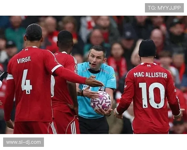 争议判罚引发全民怒火持续升温 争议判罚引发全民怒火持续升温